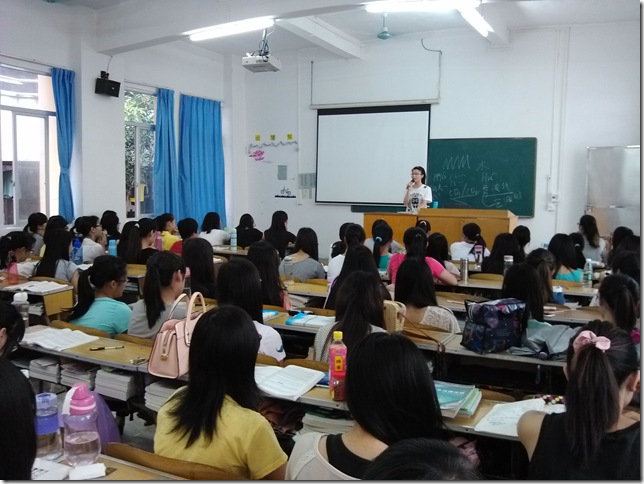 学委詹少梅同学向同学们发言致歉 学委詹少梅同学向同学们发言致歉