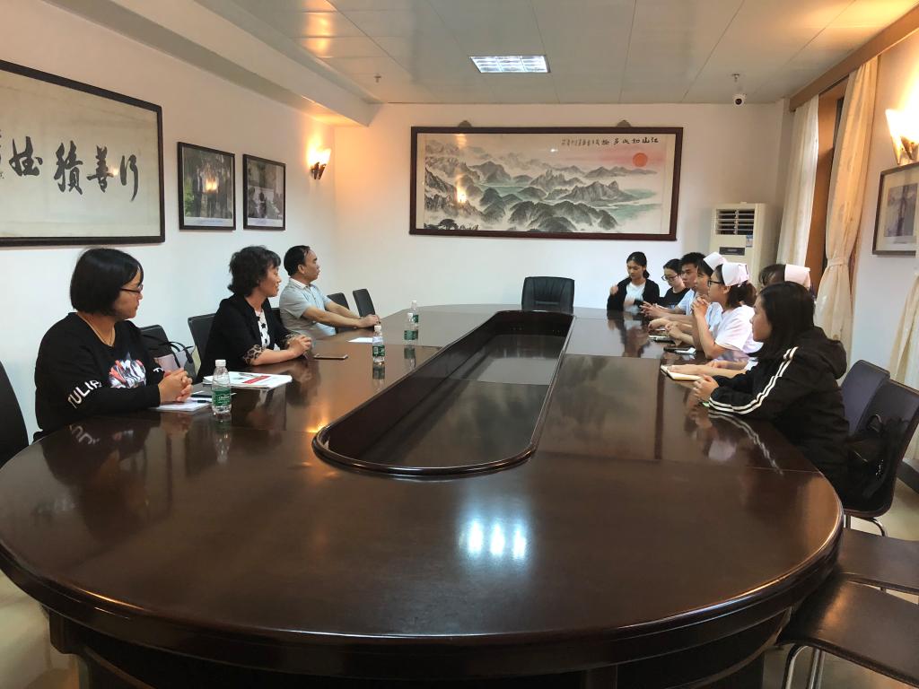 教务处刘其礼处长等与现代学徒制员工进行交流