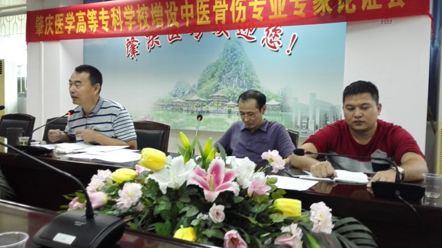 李庆奇副董事长耐心解答巡实习点出现的问题 李庆奇副董事长耐心解答巡实习点出现的问题